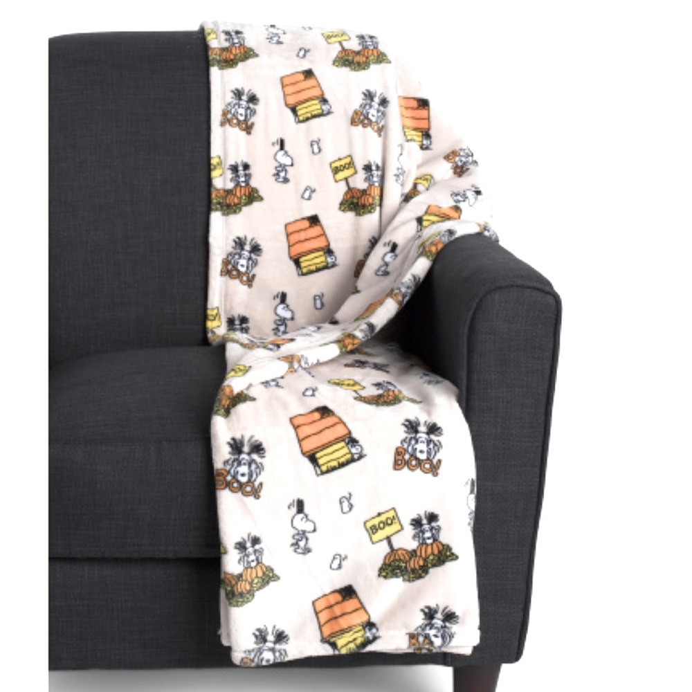 Peanuts Snoopy Halloween Fall Velvet Loft Throw Blanket with Pumpkins 50” x 70”